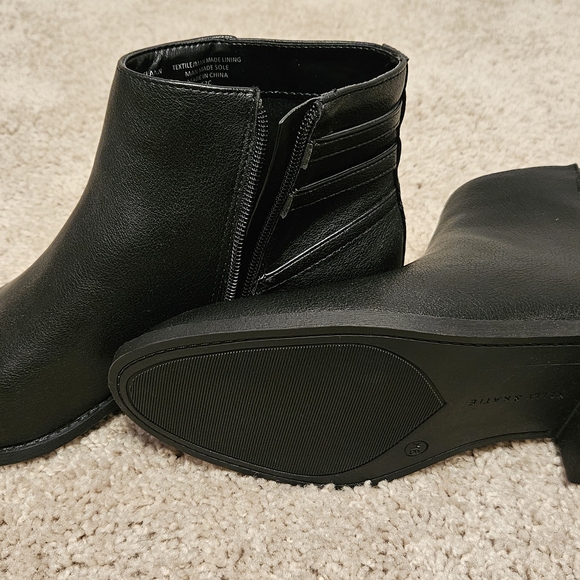 Kelly & Katie Sleek Black Ankle Booties - Picture 3 of 6